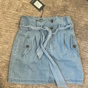size 10 high waisted demin skirt with belt